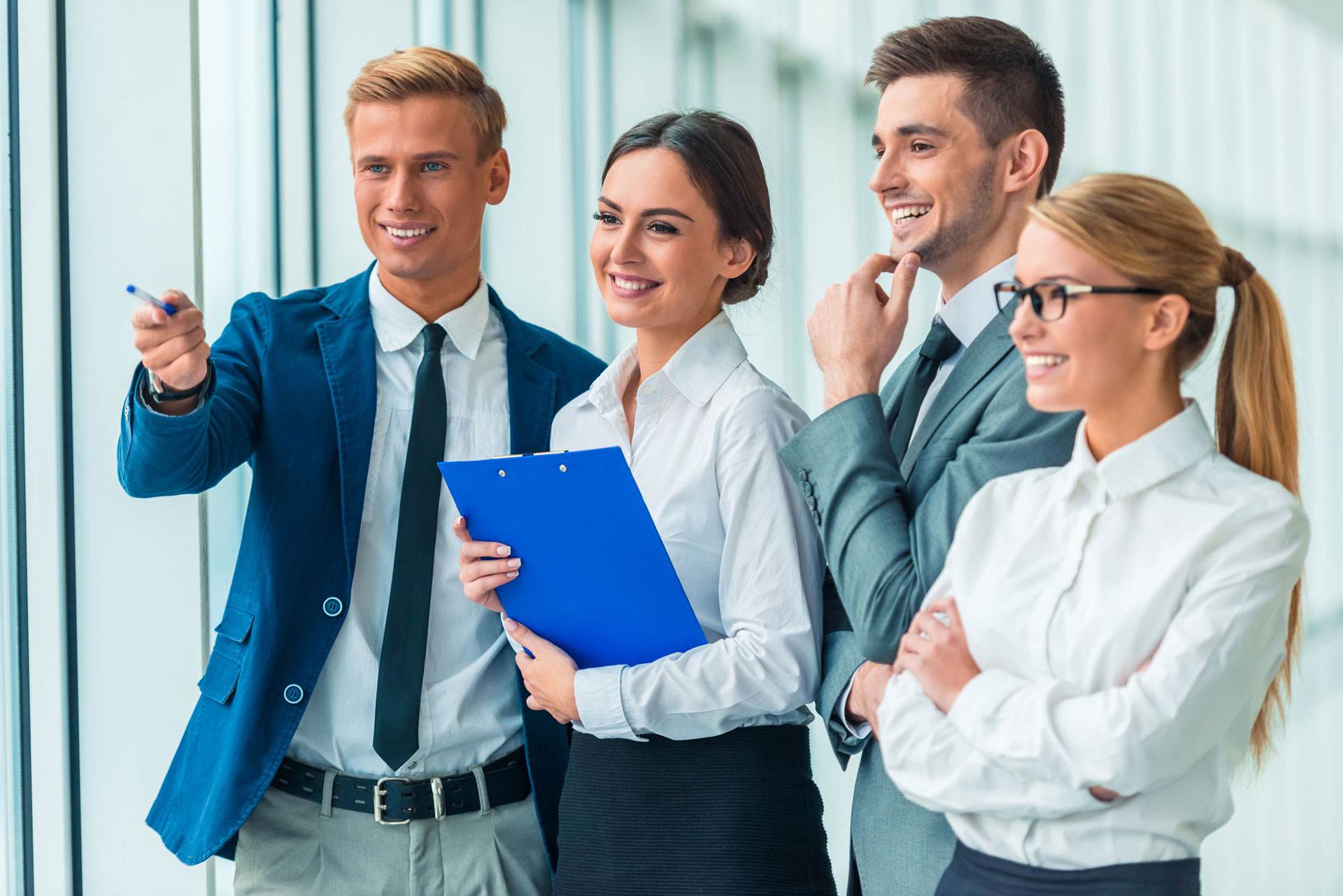business people in office dxdxylp.jpg
